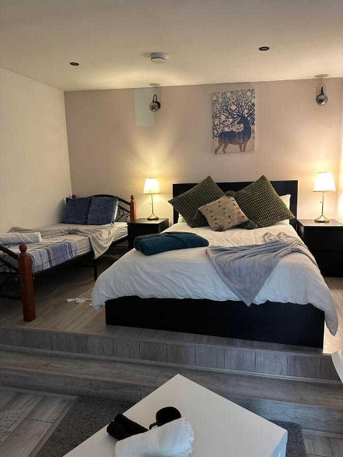 Charming Studio Apartment In Лондон Экстерьер фото