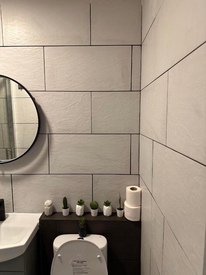 Charming Studio Apartment In Лондон Экстерьер фото